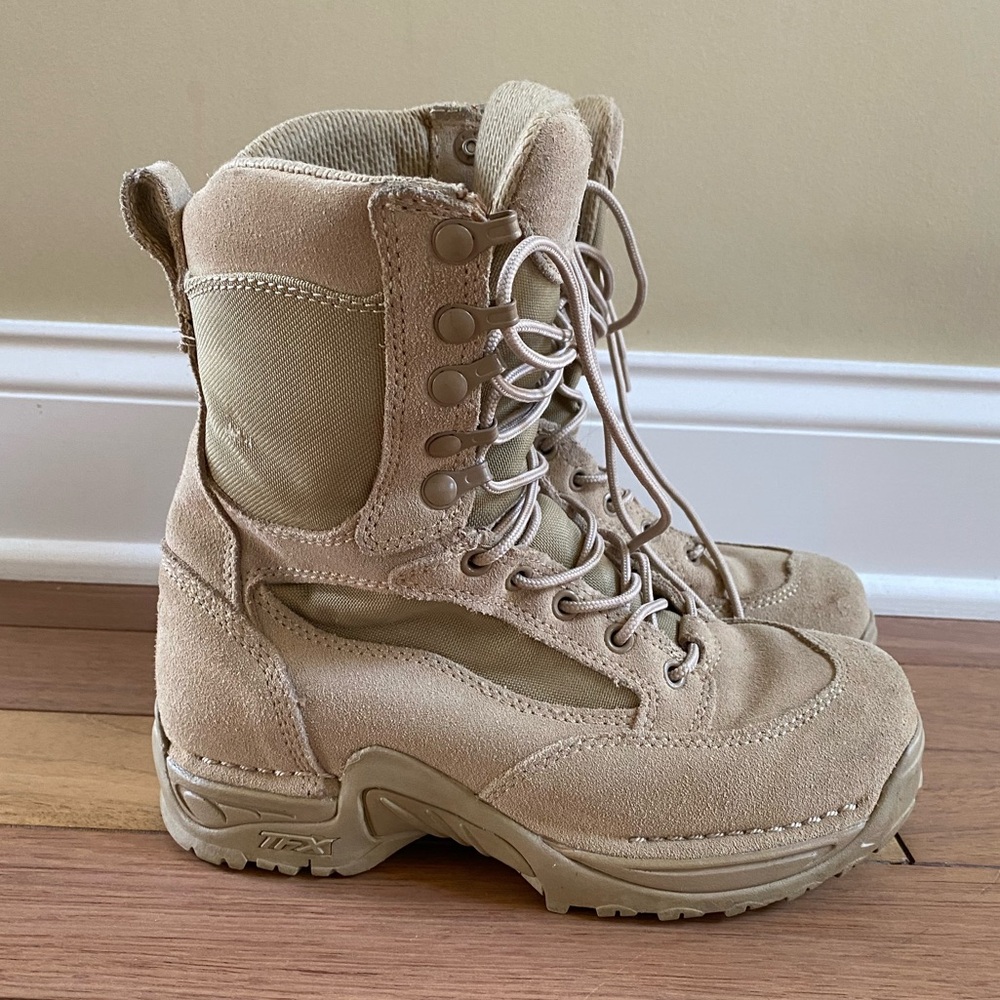 Danner 26019 Boots Womens Size 7 - 8" WOMEN DESERT TX ROUGH-OUT TAN GTX